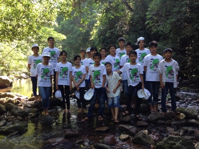 Il club ambientale della scuola media di Thanh Luan