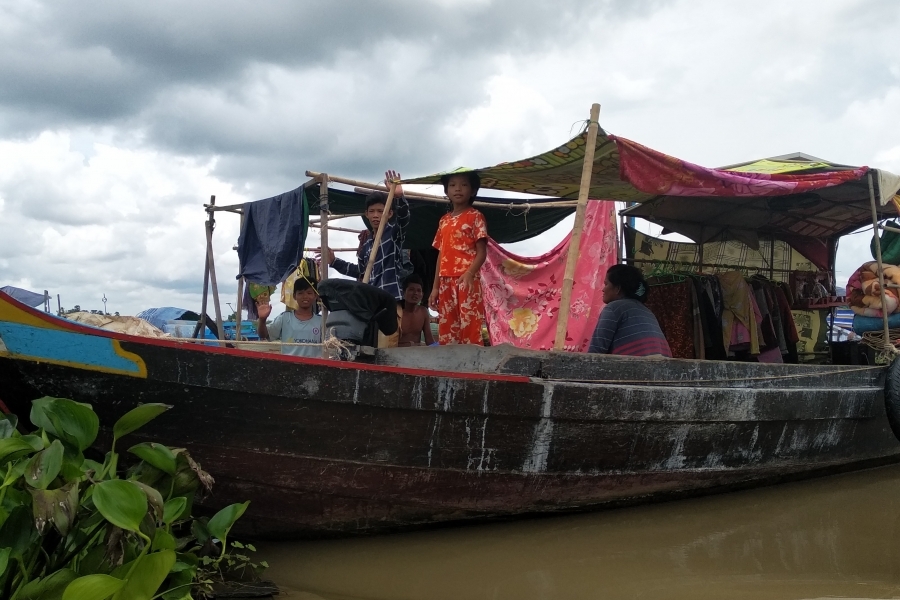 Comunità cambogiane e vietnamite più resilienti dopo le alluvioni di Kampong Chhnang